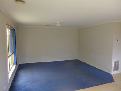 8 Elliot Court, Whittington