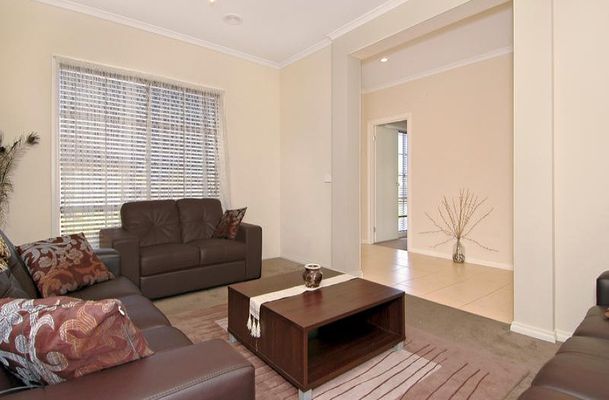 2 Roanoke Green, Craigieburn