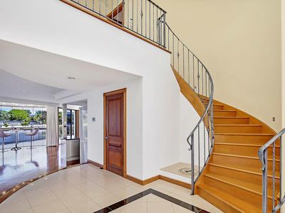 90 Cabana Boulevard, Benowa Waters