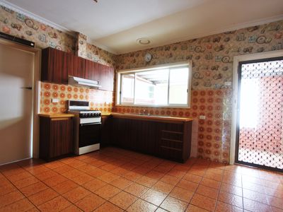 9 Iona Street, Clayton