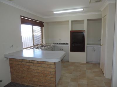 8B Flora Gardens, Alexander Heights