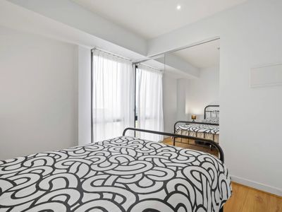 1324 / 572 St Kilda Road, Melbourne