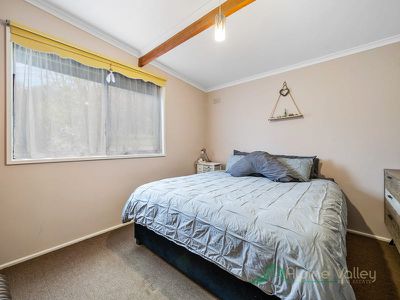 5 Coolumbooka Avenue, Tawonga South