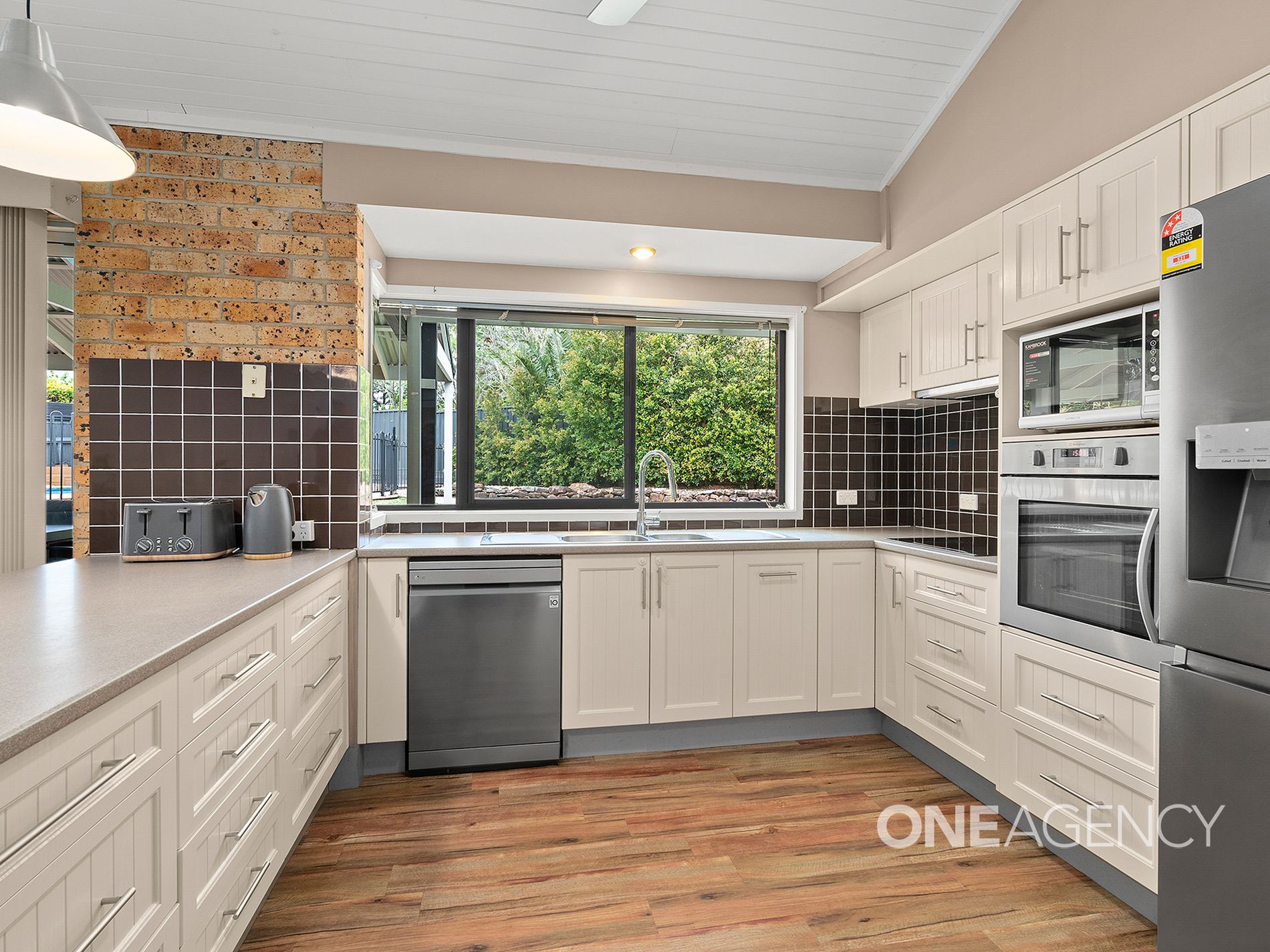 6 Arnheim Place, North Nowra