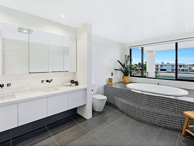 201-205 Monaco Street, Broadbeach Waters