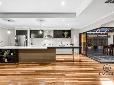 31 Como Parade, Clyde North