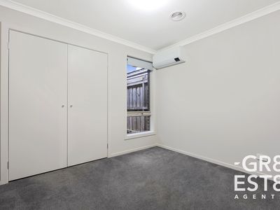 16 Crowe Avenue, Cranbourne West