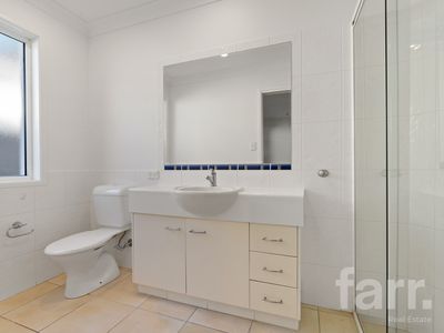 9 / 11 Eden Court, Nerang