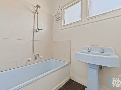 7 Bess Court, Dandenong