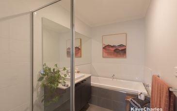 5 Golden Banksia Drive, Officer