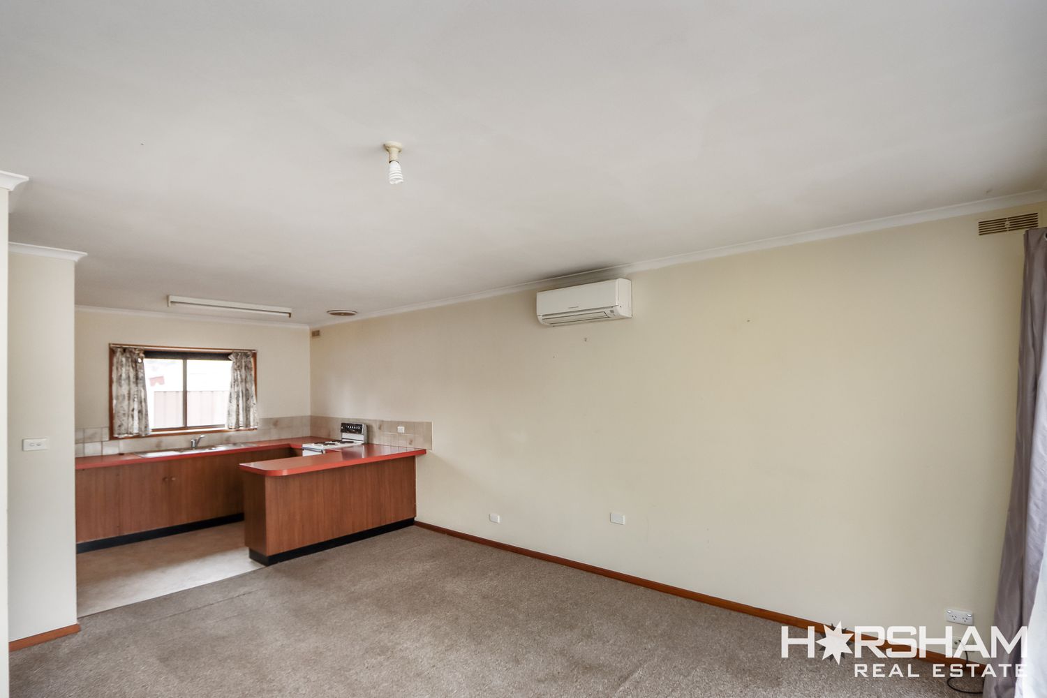 3 / 9 Young Street, Horsham