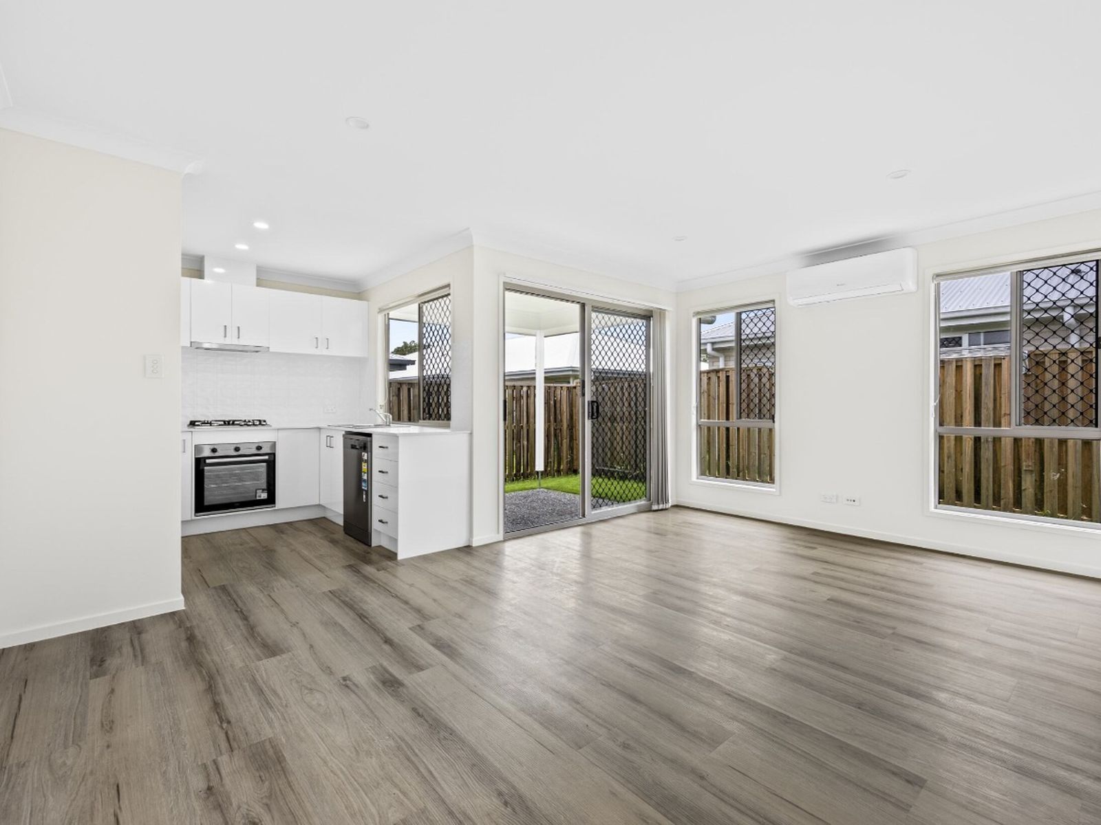 NEW BUILT DUAL 3 + 1 BED $1.271m 