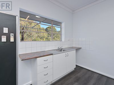 15 Robinson Avenue, Belmont