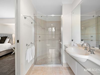 8 Grevillea Place, Forest Lake