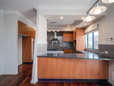 8 Newgain Cres, Carramar