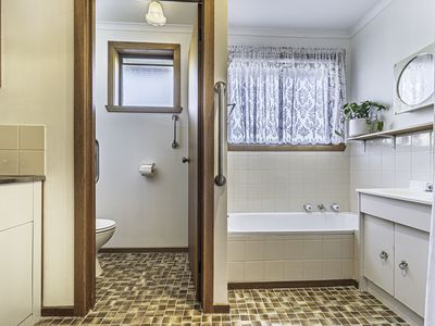 407 Village Drive, Kingston
