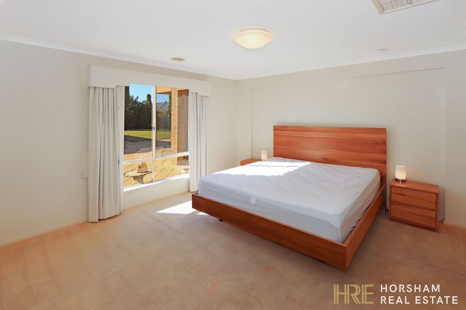 16 Burnett Street, Horsham