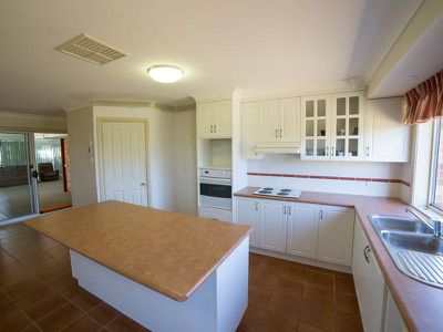 2 Brian Hambly Place, Dubbo