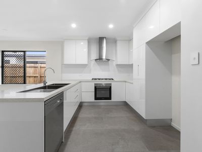 6 Kulla Link, Mount Peter