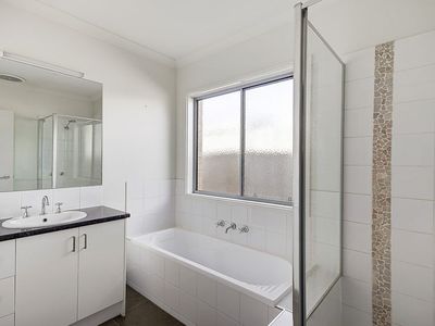 2 / 166 Grove Road, Grovedale