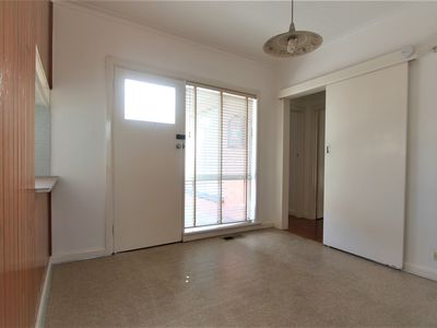 1 / 15 Essex Road, Mount Waverley