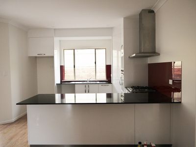 12 Sommerset Drive, Atherton