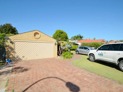 19 Forest Lake Drive, Thornlie