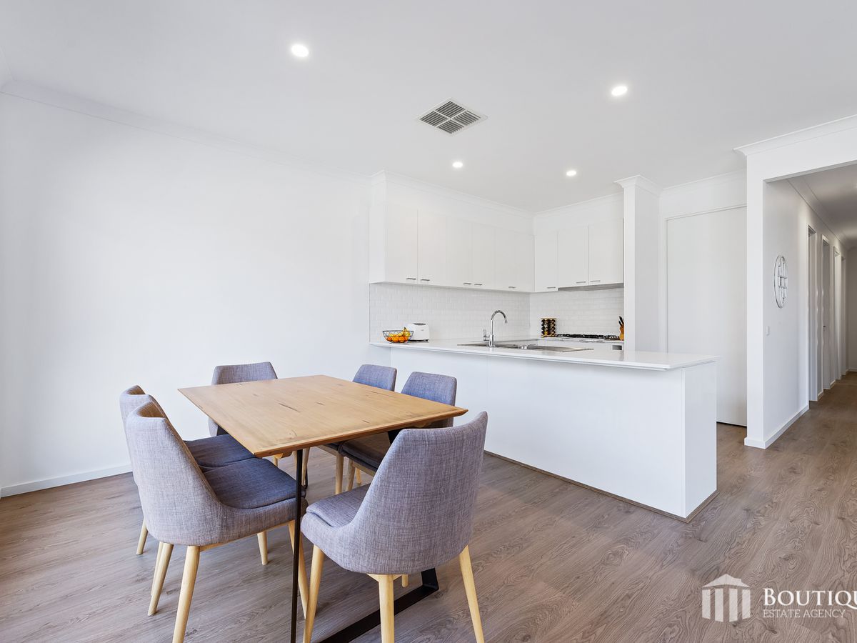 4 Aquatic Drive, Cranbourne West