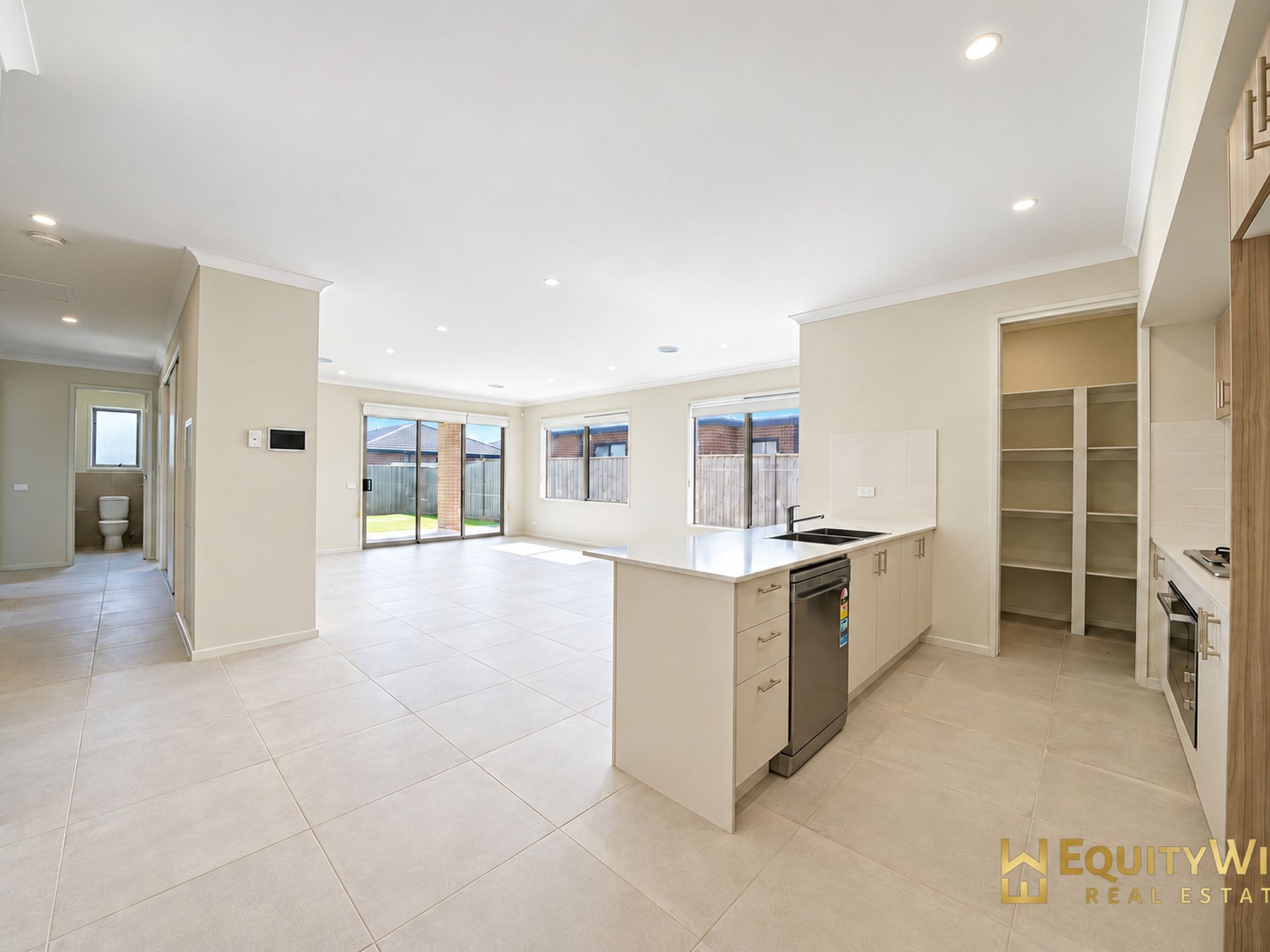 14 Helder Drive, Mambourin