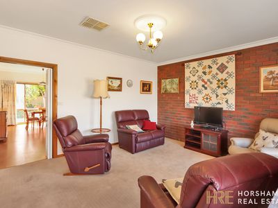 2 / 8 Ashwin Close, Horsham