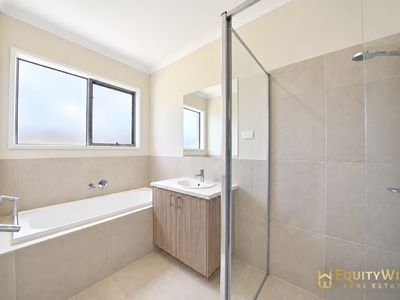 14 Helder Drive, Mambourin