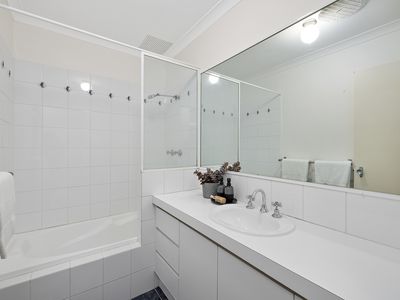 7 / 98-100 Moulden Avenue, Yokine