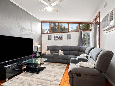 42 Bambil Crescent, Dapto