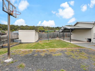 83 Pomona Road, Riverside