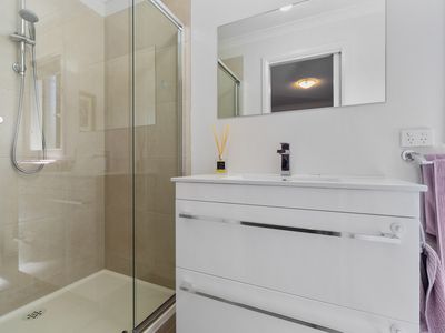 2 / 24 Eramosa Road West , Somerville
