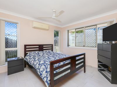 2 / 24 Kerr Street, Meikleville Hill