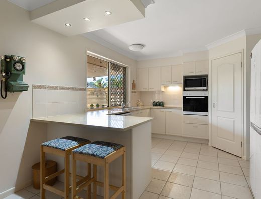 Great family home in an ideal location ***** UNFURNISHED ***** image 2