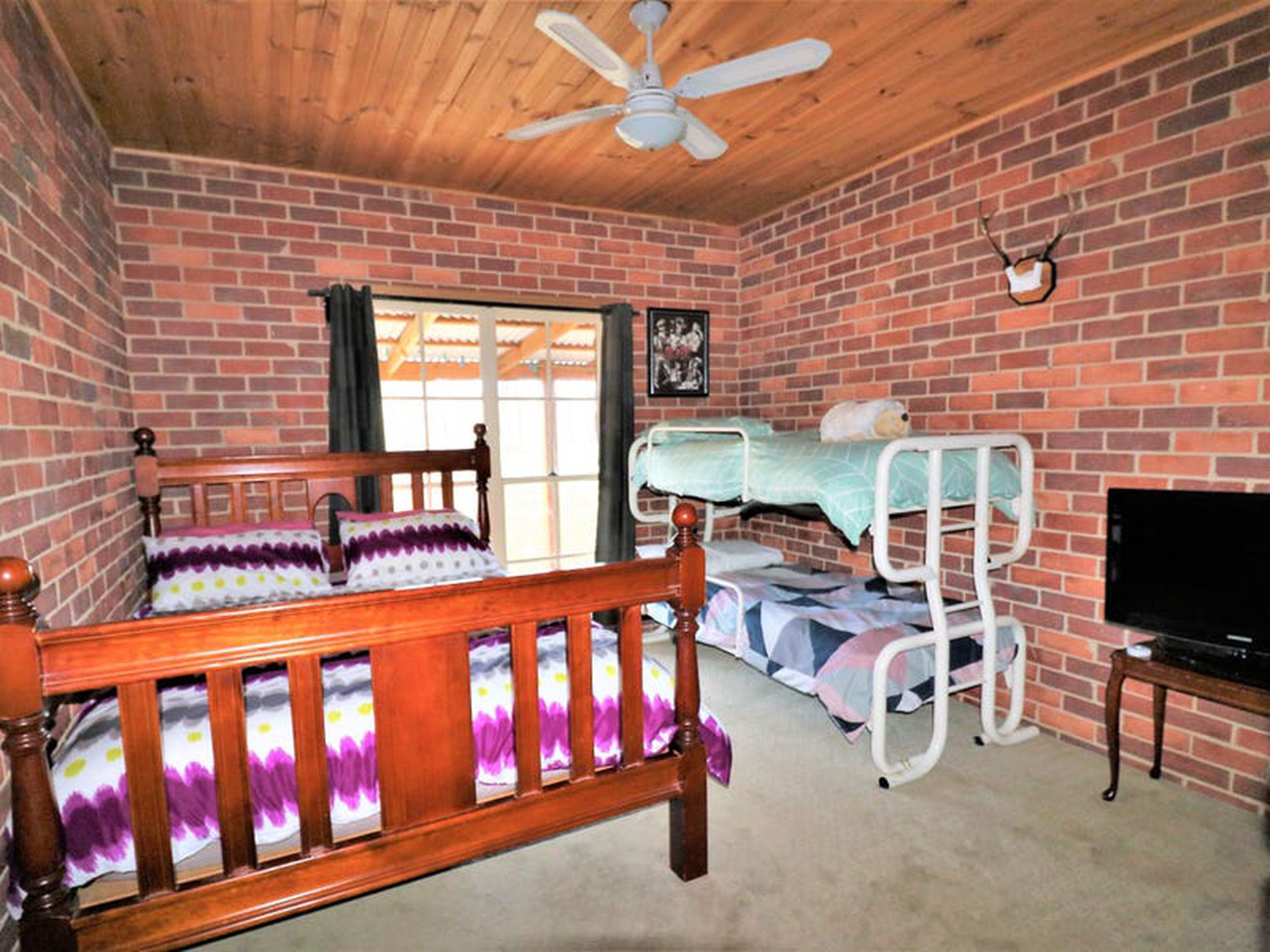 285 Cowles Rd, Northwood