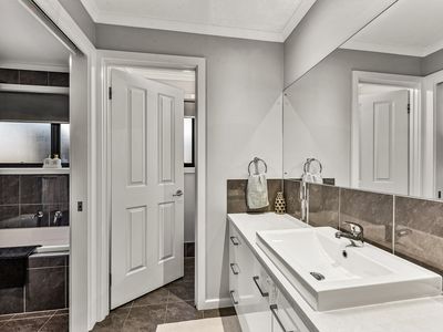 4A TENTH STREET, Millicent