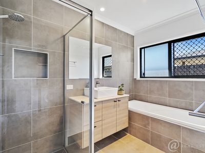 9 Shoalwater Circuit, Lammermoor