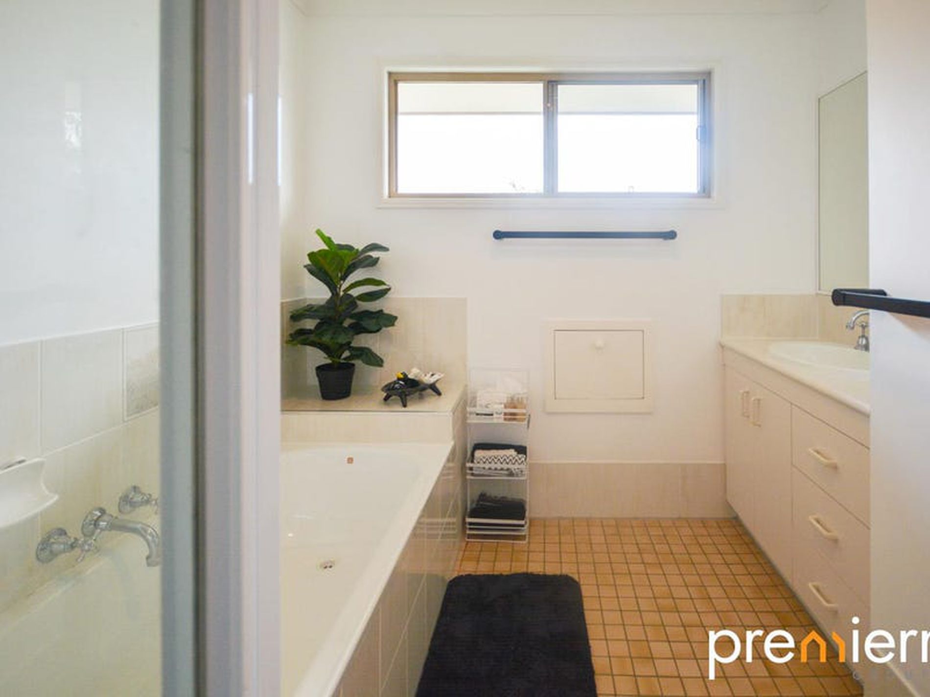 8 Dawson Court, Collingwood Park