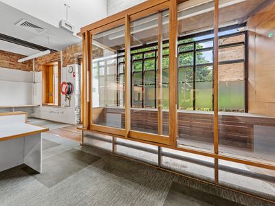 106-108 Bowen Street, Spring Hill