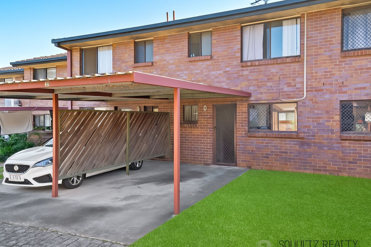 2 bedroom Townhouse in a Great Complex in a Convenient Location!