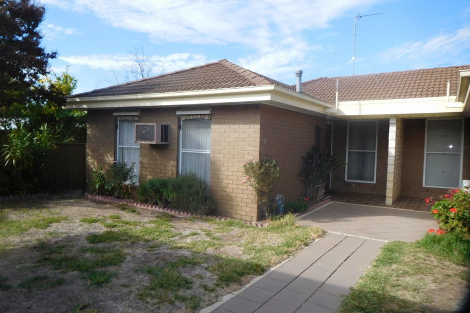 3 / 7 Roberts Avenue, Horsham