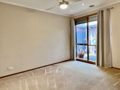 1 / 102 Black Forest Road, Wyndham Vale