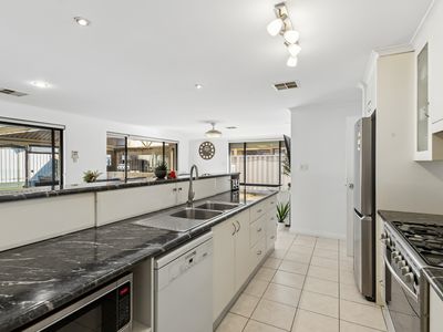 6 Currawong Court, Bennett Springs