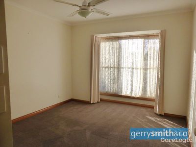 13 Hopkins Drive, Horsham