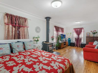 30 Hilltop Crescent, Campbelltown
