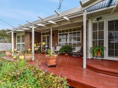 17 Adams Street, Donovans