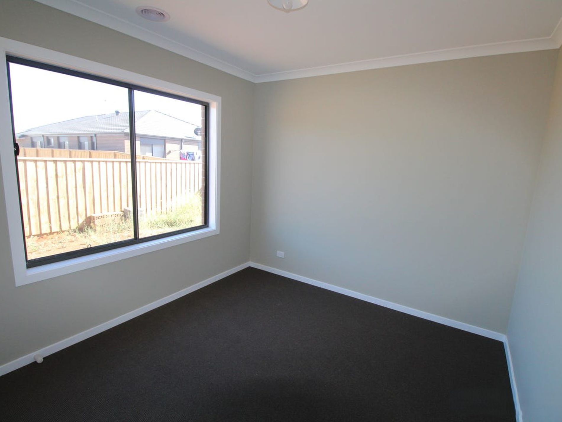 11 Honeycomb Avenue, Manor Lakes